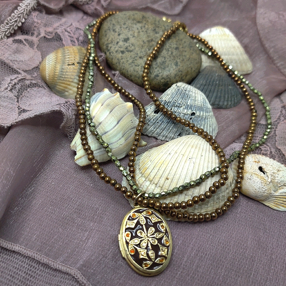 Beaded Necklace with Locket